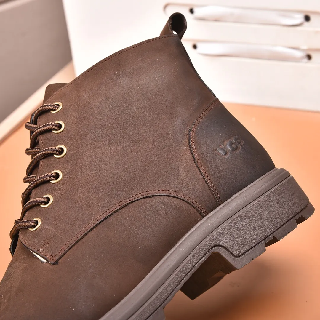 Men's shoes 💰640 (full genuine wool lining, 10% off for fake ones) Please pay attention to the quality of the original item and compare the thickness of the wool 🏮🏮 Popular UGG men's shoes from Australia's warm luxury brand, the official website is synchronized, Beckham men's style..., made of imported first-layer waxed cowhide, waxed toe cap, Australian real wool velvet lining Carefully sewn...Imported rubber Martin boots outsole (comfortable, soft and wear-resistant). I really like the quality..Exquisite workmanship. You can't put it down at first sight. Size 39-44